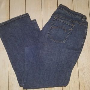 22W Average Jeans